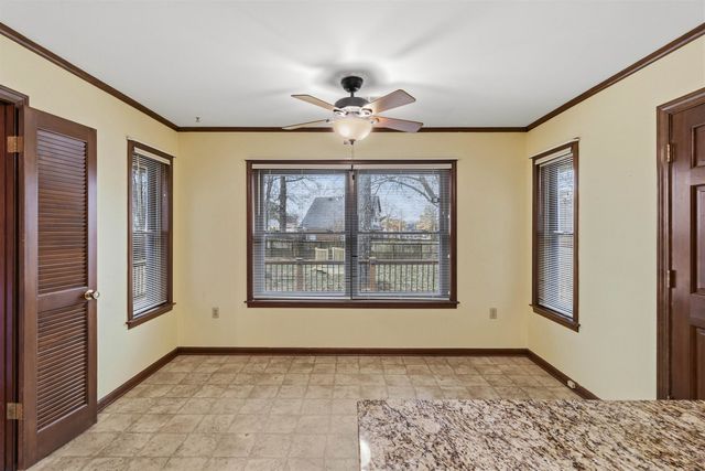 2417 FAIRWAY OAKS DR, Bartlett, TN 38134