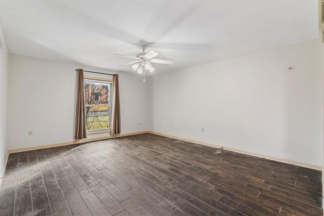 2417 FAIRWAY OAKS DR, Bartlett, TN 38134