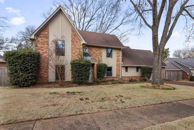 2417 FAIRWAY OAKS DR, Bartlett, TN 38134