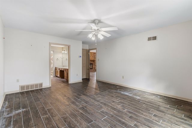 2417 FAIRWAY OAKS DR, Bartlett, TN 38134