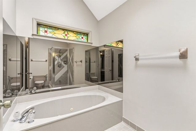 2417 FAIRWAY OAKS DR, Bartlett, TN 38134