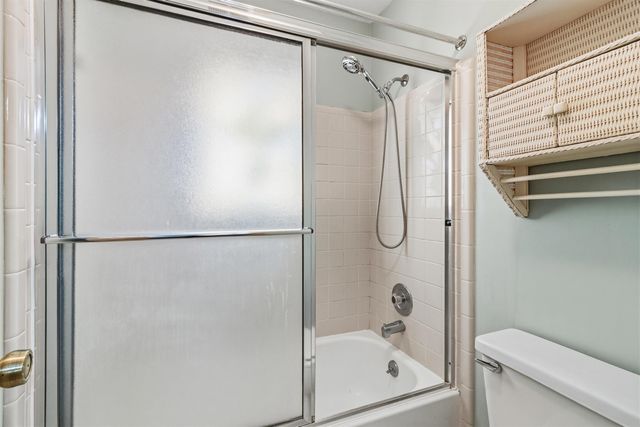 2417 FAIRWAY OAKS DR, Bartlett, TN 38134