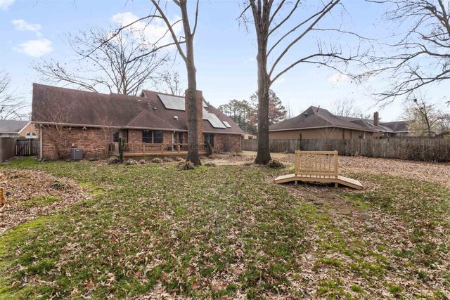 2417 FAIRWAY OAKS DR, Bartlett, TN 38134