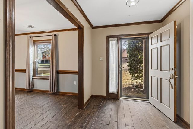 2417 FAIRWAY OAKS DR, Bartlett, TN 38134