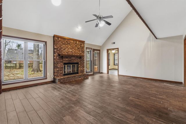 2417 FAIRWAY OAKS DR, Bartlett, TN 38134