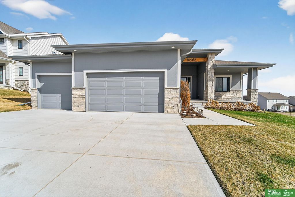 16962 Cora Street, Bennington, NE 68007