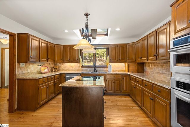 285 Old Batson Road, Taylors, SC 29687