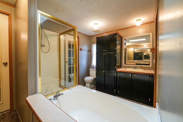 8732 SE 30th St, El Dorado, KS 67042