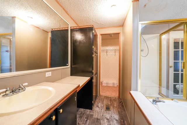 8732 SE 30th St, El Dorado, KS 67042