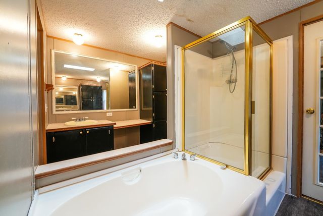 8732 SE 30th St, El Dorado, KS 67042