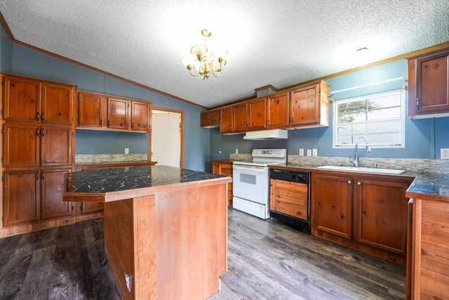 8732 SE 30th St, El Dorado, KS 67042