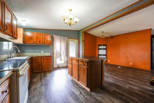 8732 SE 30th St, El Dorado, KS 67042