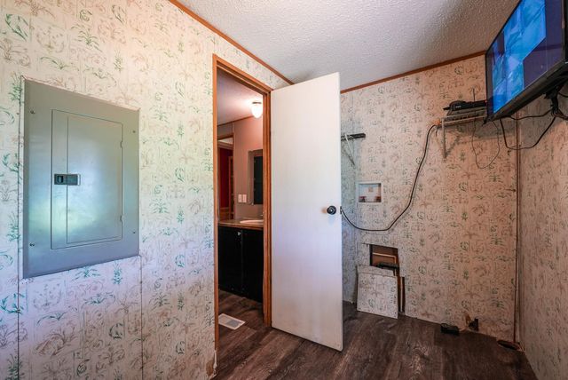 8732 SE 30th St, El Dorado, KS 67042