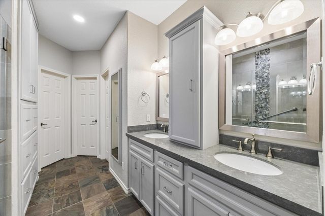 3040 Bayshore Drive, Bacliff, TX 77518
