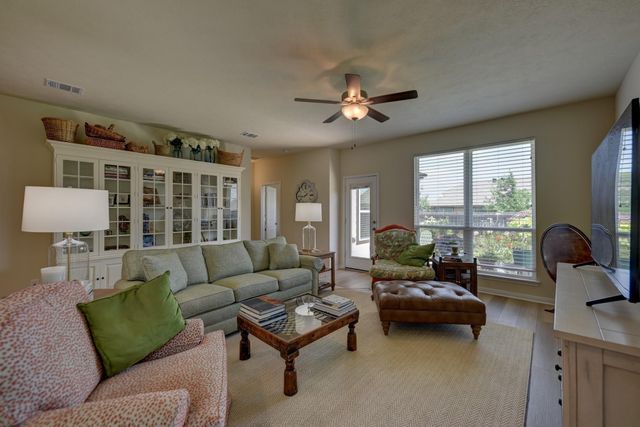 1009 Old Vine, Brenham, TX 77833