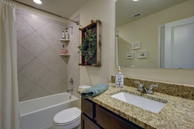 1009 Old Vine, Brenham, TX 77833