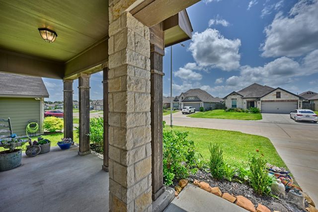 1009 Old Vine, Brenham, TX 77833