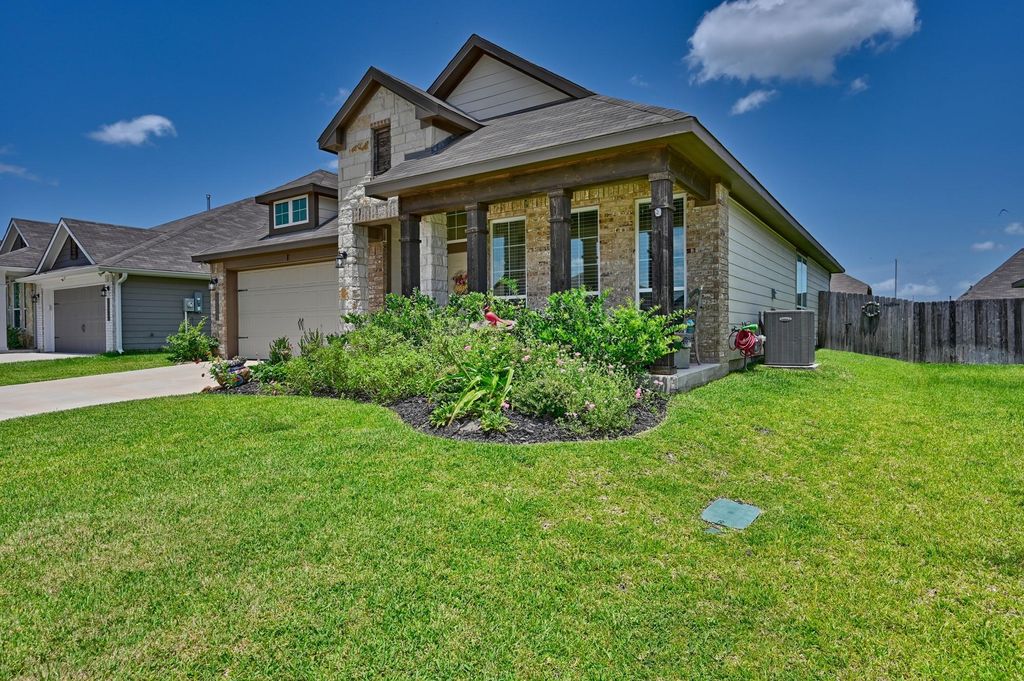 1009 Old Vine, Brenham, TX 77833