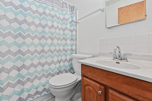 803 W Washington AVENUE, Waukesha, WI 53188
