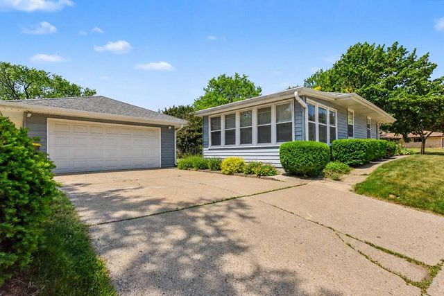 803 W Washington AVENUE, Waukesha, WI 53188