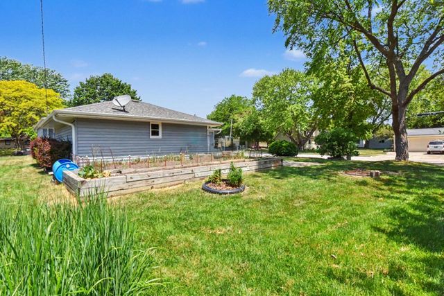 803 W Washington AVENUE, Waukesha, WI 53188