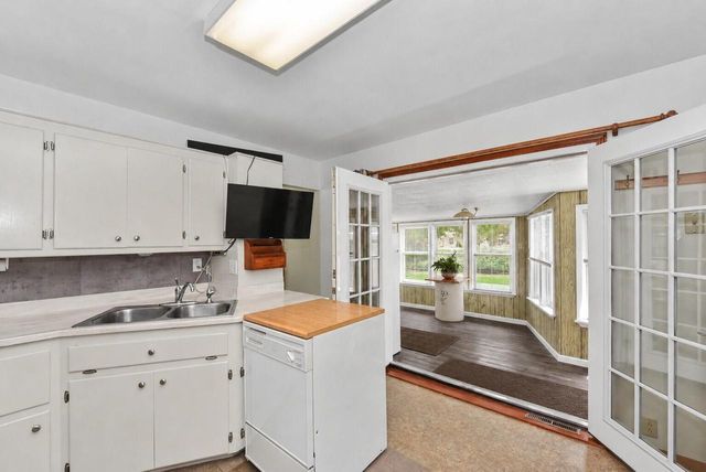 803 W Washington AVENUE, Waukesha, WI 53188