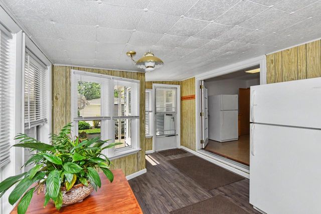 803 W Washington AVENUE, Waukesha, WI 53188