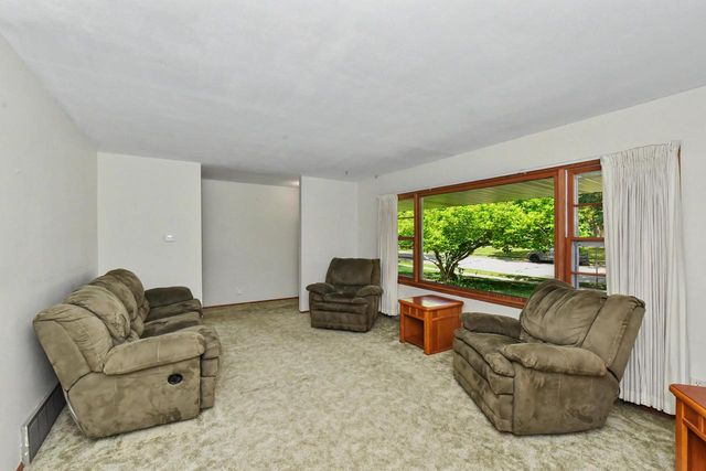 803 W Washington AVENUE, Waukesha, WI 53188