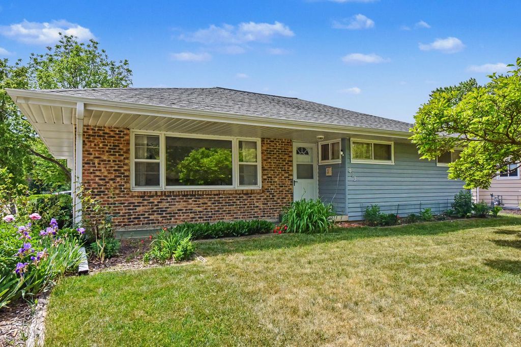 803 W Washington AVENUE, Waukesha, WI 53188