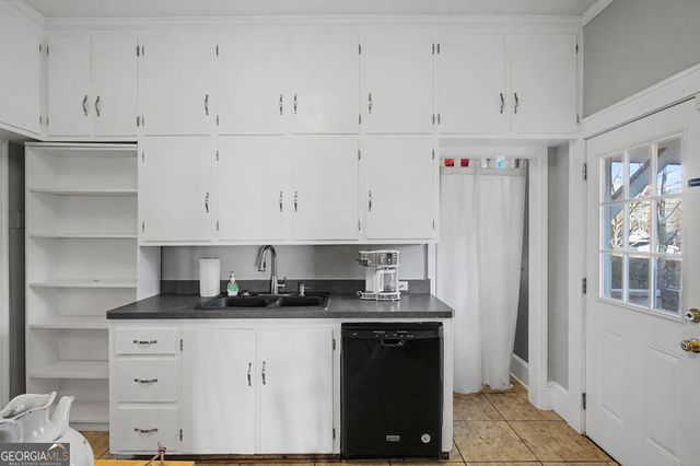 17 N Terrace Avenue SE, Lindale, GA 30147