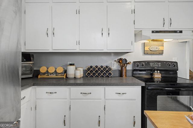 17 N Terrace Avenue SE, Lindale, GA 30147