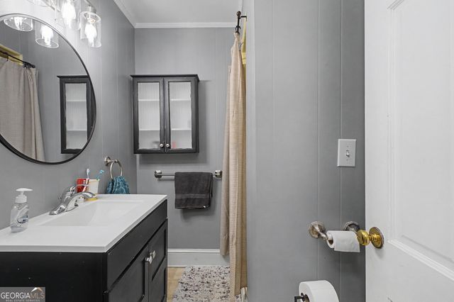 17 N Terrace Avenue SE, Lindale, GA 30147