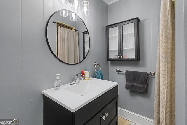 17 N Terrace Avenue SE, Lindale, GA 30147