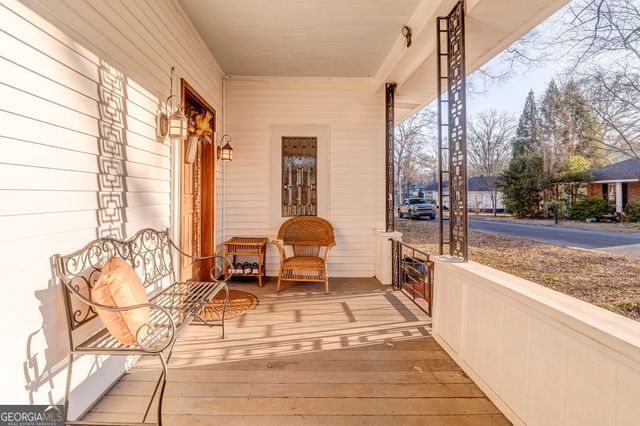 17 N Terrace Avenue SE, Lindale, GA 30147