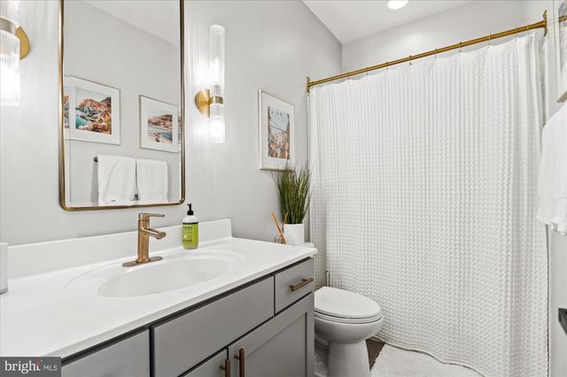 128 CAMBRIA WALK, Alexandria, VA 22304