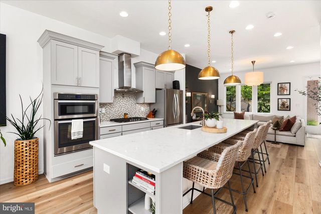 128 CAMBRIA WALK, Alexandria, VA 22304
