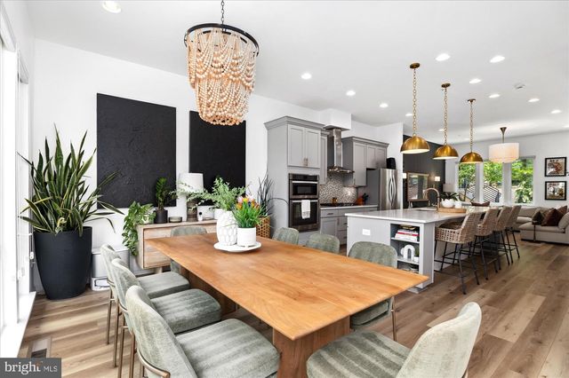 128 CAMBRIA WALK, Alexandria, VA 22304
