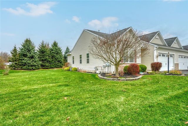 1082 Railway Crossing, Webster, NY 14580