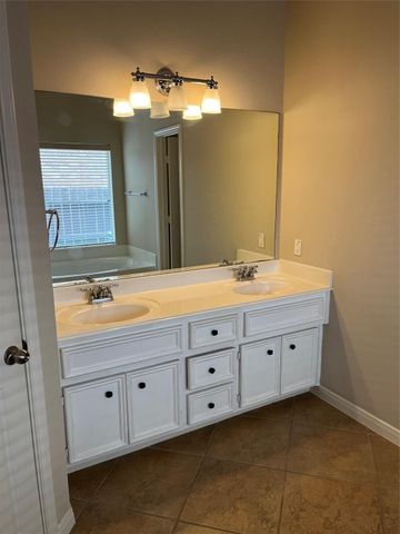 8855 Distant Woods Drive, Houston, TX 77095