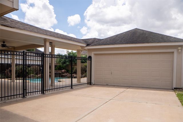 8855 Distant Woods Drive, Houston, TX 77095