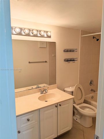 711 N Pine Island Road 314, Plantation, FL 33324