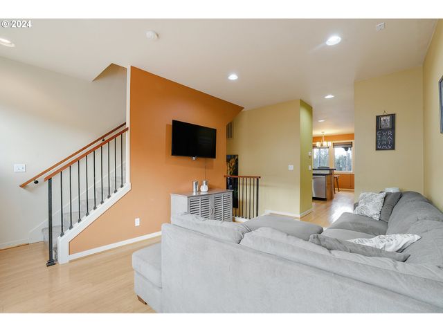 3412 Sw Moss St, Portland, OR 97219