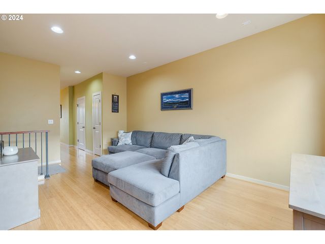 3412 Sw Moss St, Portland, OR 97219