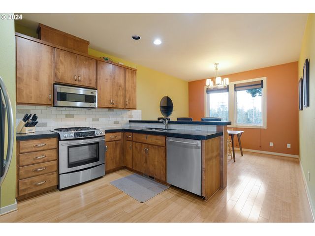 3412 Sw Moss St, Portland, OR 97219