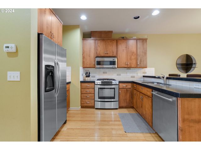 3412 Sw Moss St, Portland, OR 97219