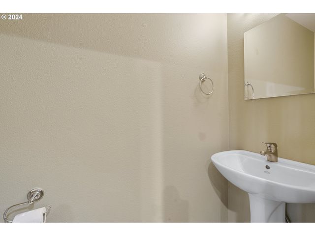 3412 Sw Moss St, Portland, OR 97219