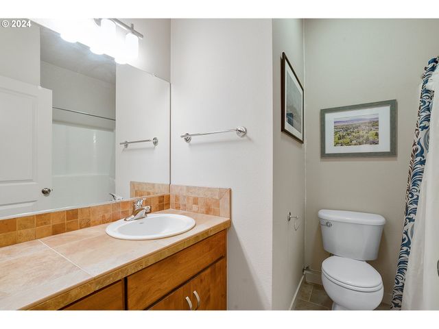 3412 Sw Moss St, Portland, OR 97219