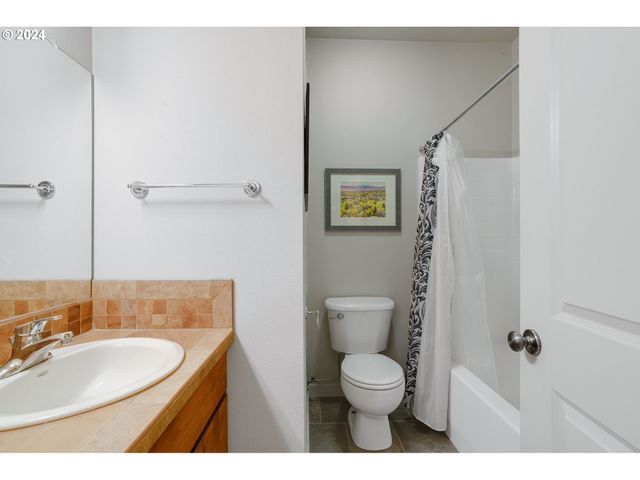 3412 Sw Moss St, Portland, OR 97219