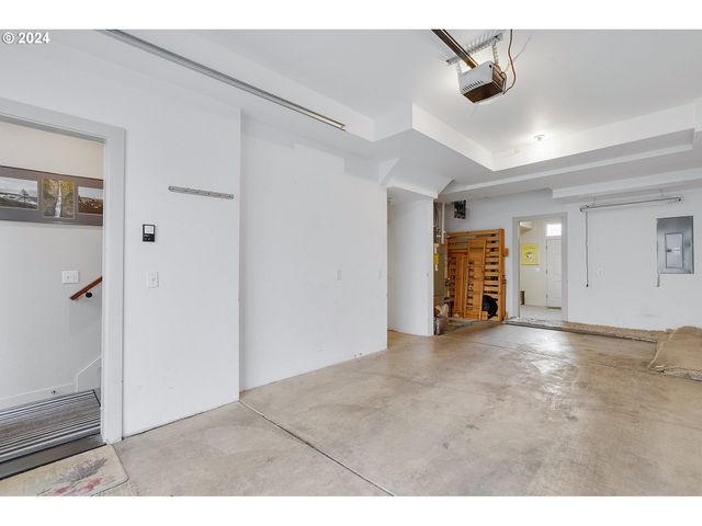 3412 Sw Moss St, Portland, OR 97219