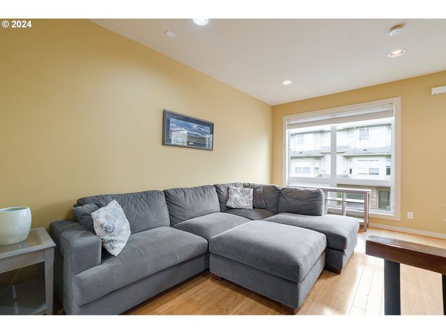 3412 Sw Moss St, Portland, OR 97219